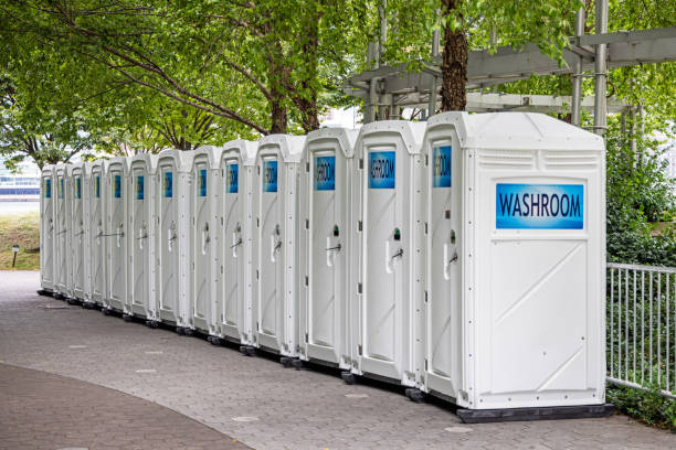 Best Portable restroom trailer rental  in Lindsay, OK